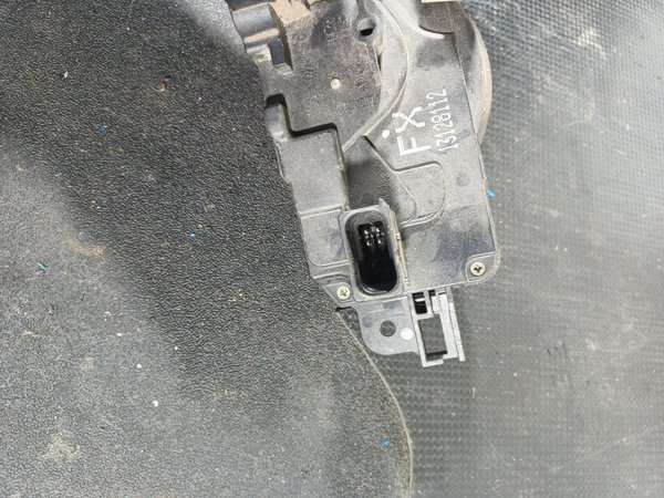 Fecho Porta OPEL ASTRA H FRENTE DIR 13128112