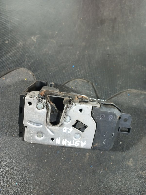 Fecho Porta OPEL ASTRA H FRENTE DIR 13128112