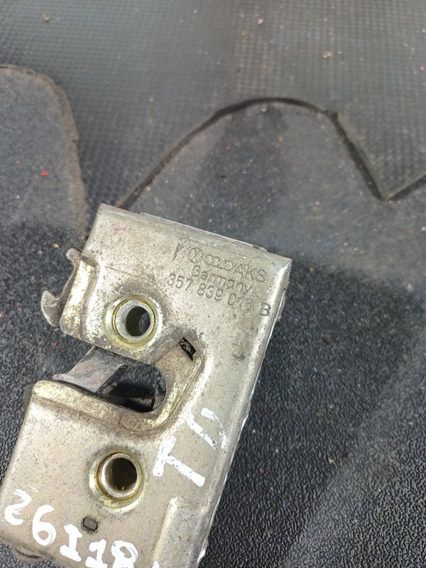 Fecho Porta VW PASSAT TRAZ DIREITA 357839016B
