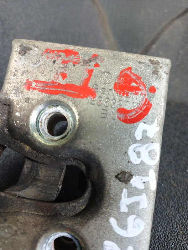 Fecho Porta VW GOLF II TRAZ DIREITA 193839016C