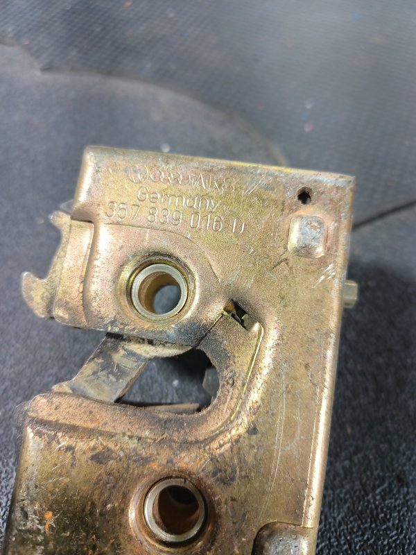 Fecho Porta VW PASSAT TRAZ DIREITA 357839016D