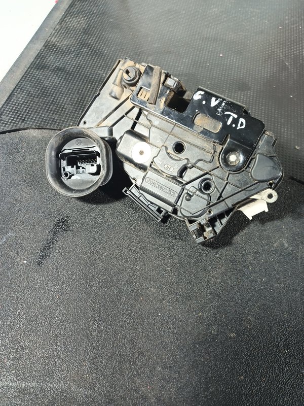 Fecho Porta VW GOLF VI TRAZ DIREITA 5K4839016H