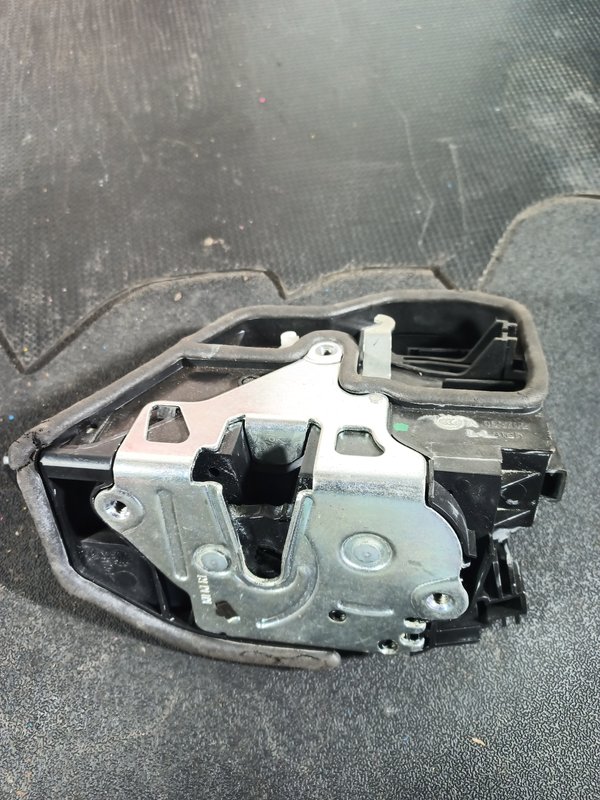 Fecho Porta BMW S3 E91 FRENTE ESQ 7229461