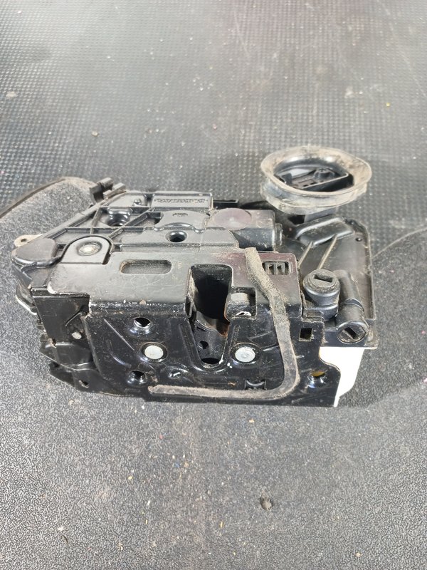 Fecho Porta VW GOLF VI TRAZ DIREITA 5K4839016B
