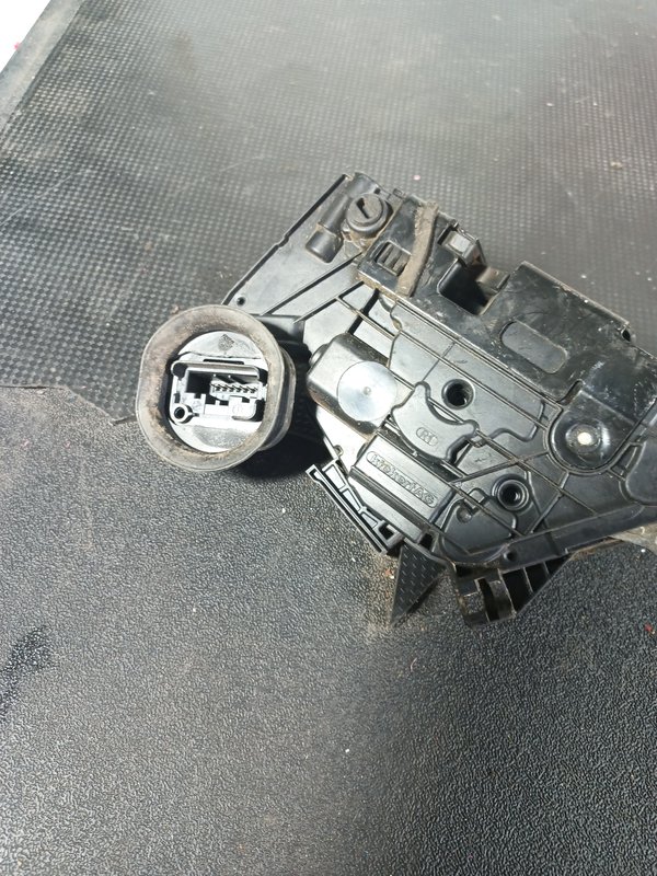 Fecho Porta VW GOLF VI TRAZ DIREITA 5K4839016B