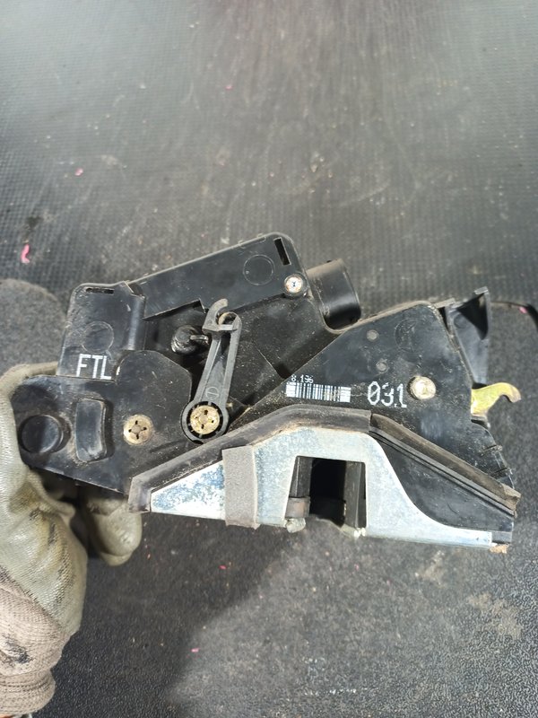 Fecho Porta BMW S3 E46 FRENTE ESQ 8196031
