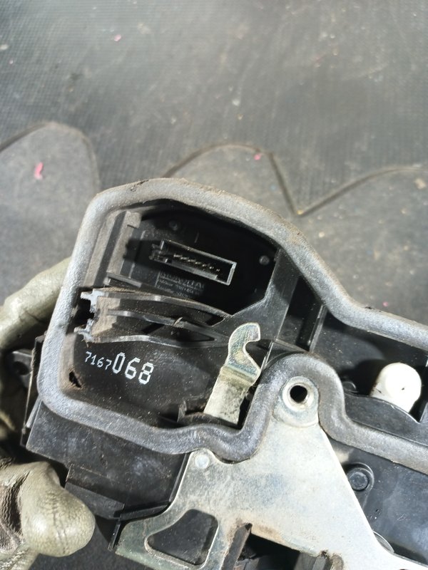 Fecho Porta BMW S1 E81/E87 FRENTE DIR 7167068