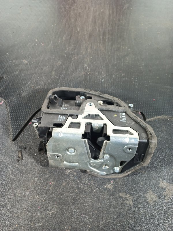 Fecho Porta BMW S1 E81/E87 FRENTE DIR 7059974