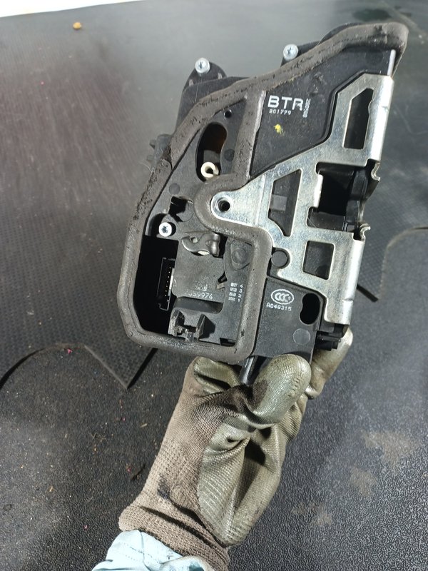 Fecho Porta BMW S1 E81/E87 FRENTE DIR 7059974