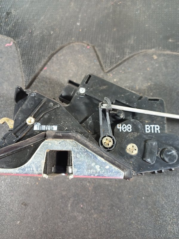 Fecho Porta BMW S3 E46 FRENTE DIR 8206408
