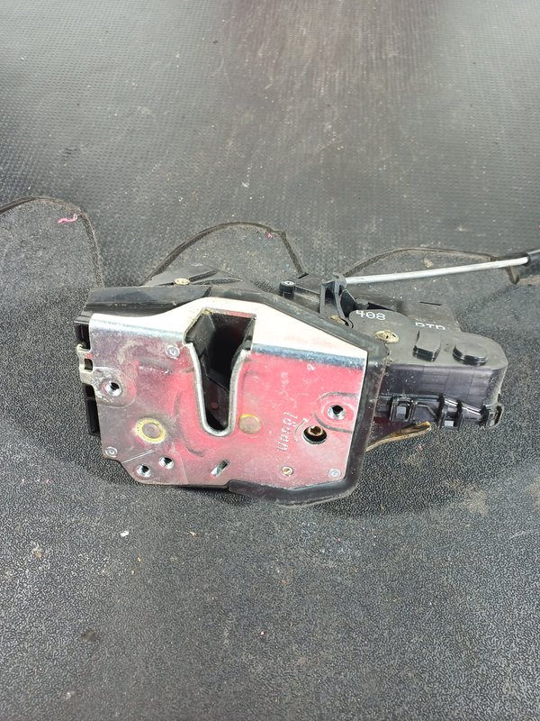 Fecho Porta BMW S3 E46 FRENTE DIR 8206408