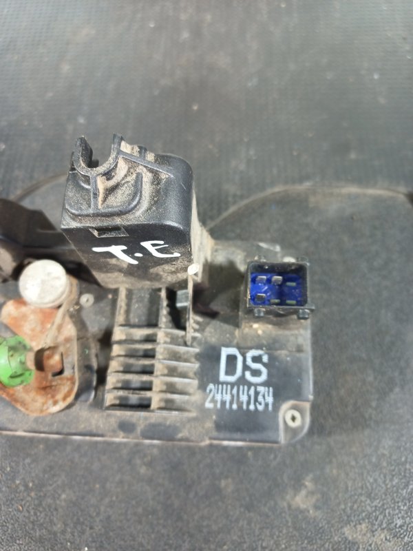 Fecho Porta OPEL ZAFIRA B/ ASTRA G TRAZ ESQ 24414134