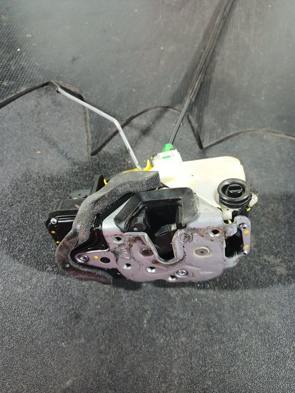 Fecho Porta OPEL INSIGNIA A/ASTRA J TRAZ ESQ 13579557