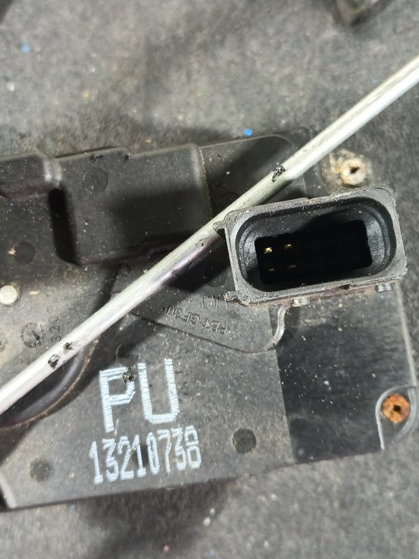 Fecho Porta OPEL ZAFIRA B/ASTRA H TRAZ ESQ 13210738