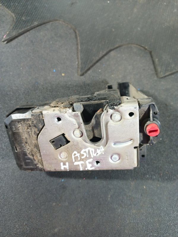 Fecho Porta OPEL ASTRA H TRAZ ESQ 13128115