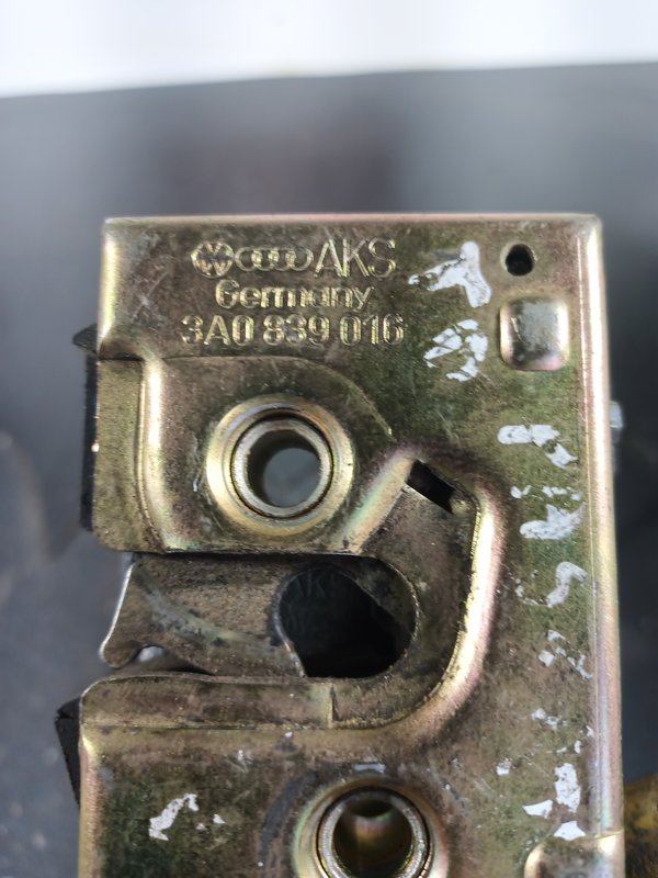 Fecho Porta VW PASSAT TRAZ DIREITA 3A0839016