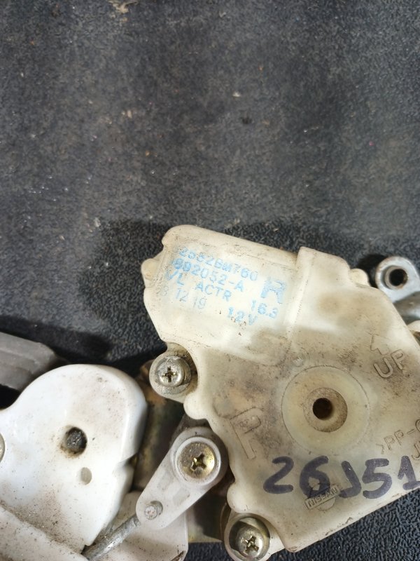 Fecho Porta NISSAN ALMERA TRAZ DIR 82552BM760