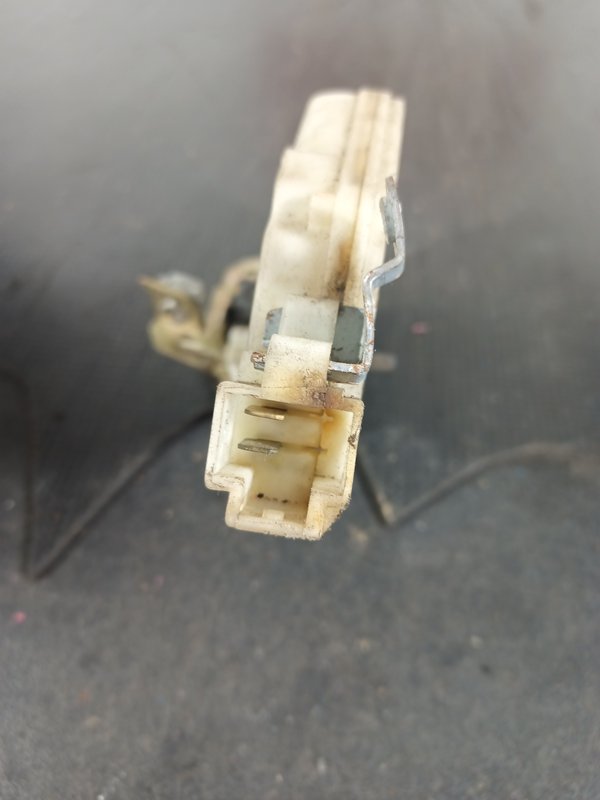 Fecho Porta NISSAN ALMERA TRAZ DIR 82552BM760
