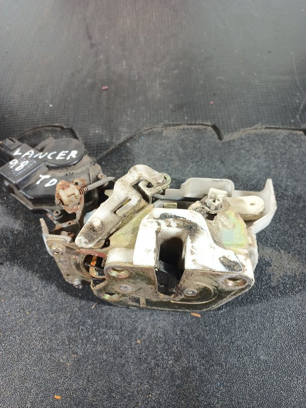 Fecho Porta MITSUBISHI LANCER VI TRAZ DIR MR135576