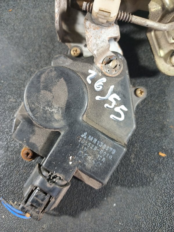 Fecho Porta MITSUBISHI LANCER V TRAZ ESQ MR135575