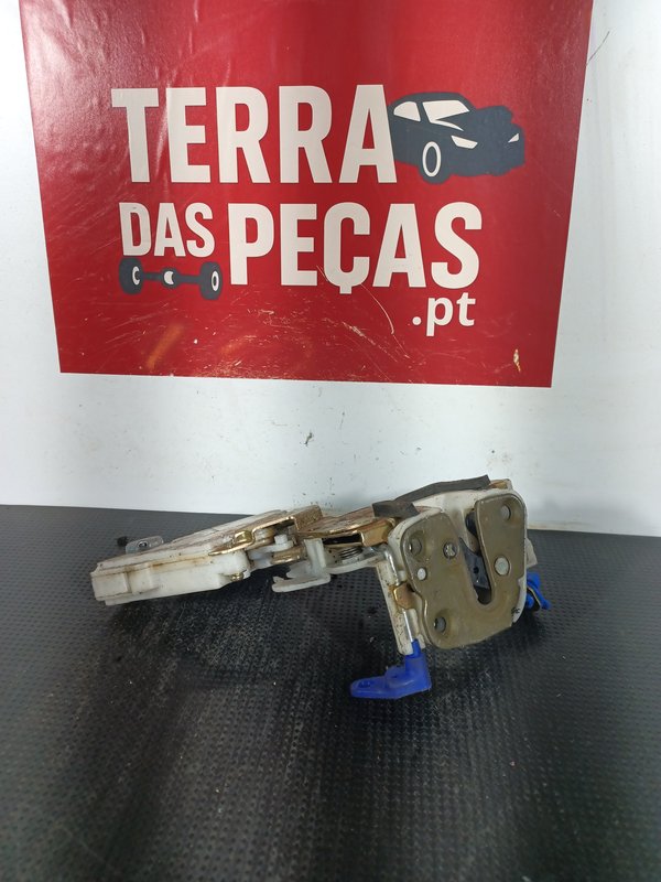 Fecho Porta NISSAN VANETTE FRENTE DIR 8055261U01