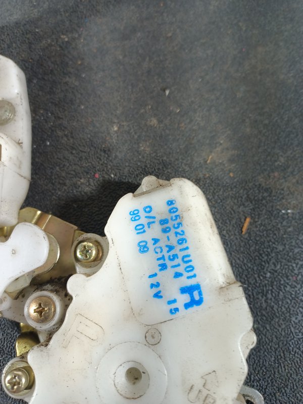 Fecho Porta NISSAN VANETTE FRENTE DIR 8055261U01