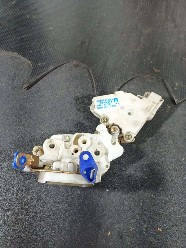 Fecho Porta NISSAN VANETTE FRENTE DIR 8055261U01