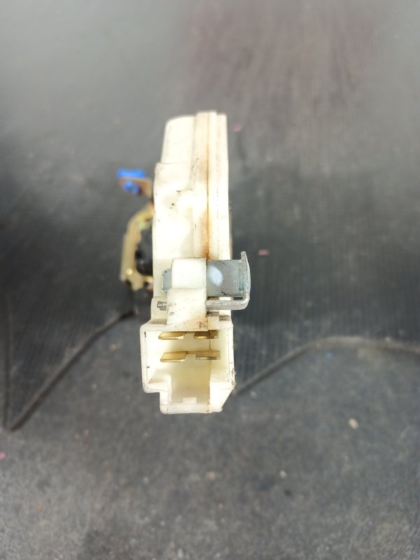 Fecho Porta NISSAN ALMERA FRENTE DIR 8055261U66