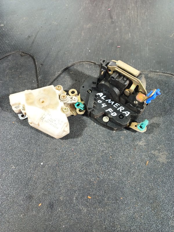 Fecho Porta NISSAN ALMERA FRENTE DIR 8055261U66