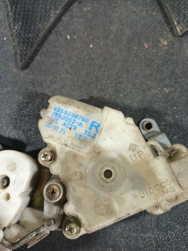 Fecho Porta NISSAN ALMERA F. DIR 825528M760