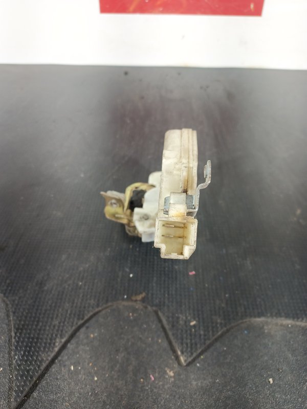 Fecho Porta NISSAN ALMERA F. DIR 825528M760