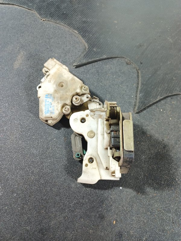 Fecho Porta NISSAN ALMERA F. DIR 825528M760