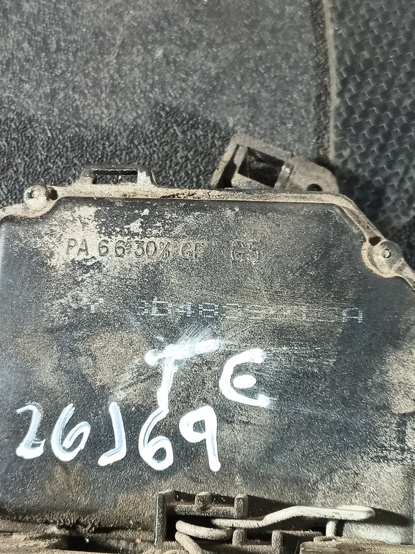 Fecho Porta Grupo VAG TRAZ ESQ 3B4839915A