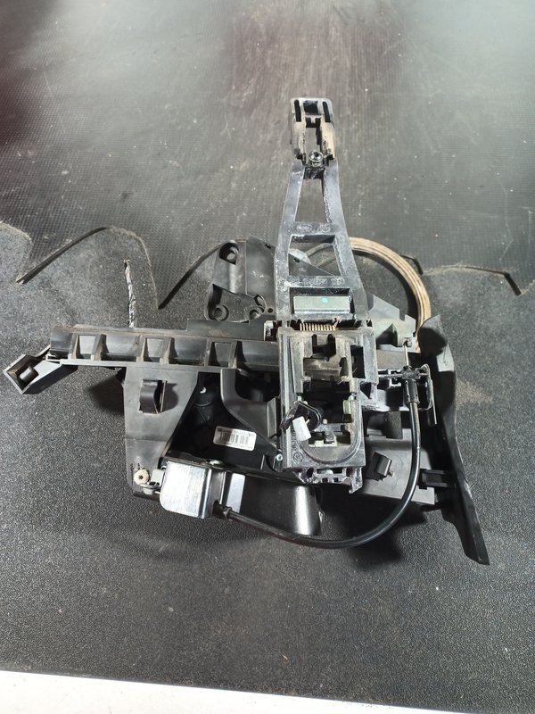 Fecho Porta FORD C-MAX TRAZ ESQ 3M5AR26413BS