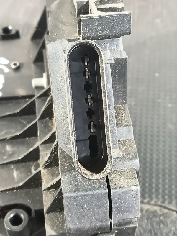 Fecho Porta FORD FIESTA VI TRAZ DIR AM5AR26412AF