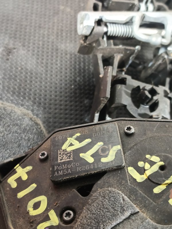 Fecho Porta FORD FIESTA VI TRAZ DIR AM5AR26412AF