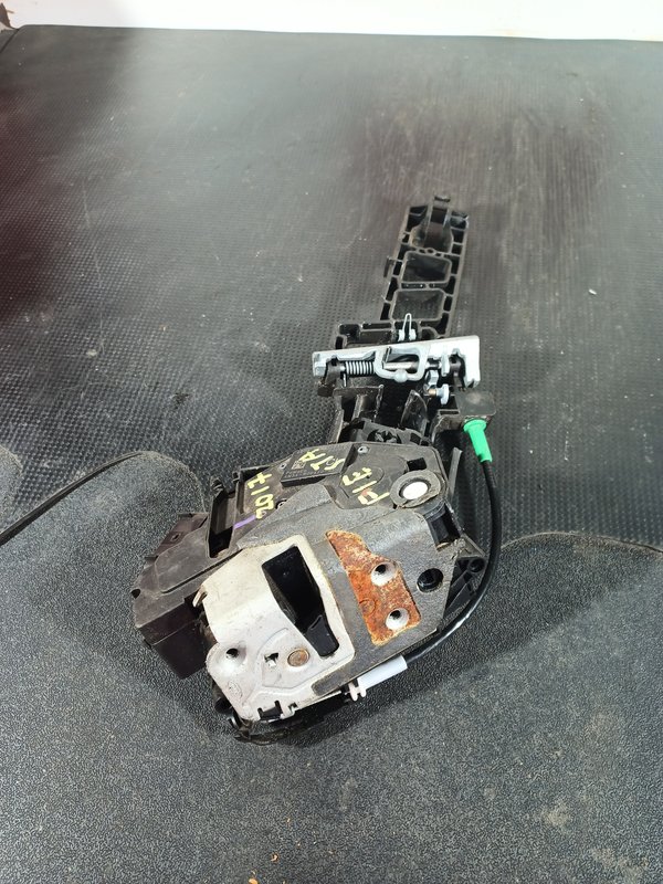Fecho Porta FORD FIESTA VI TRAZ DIR AM5AR26412AF