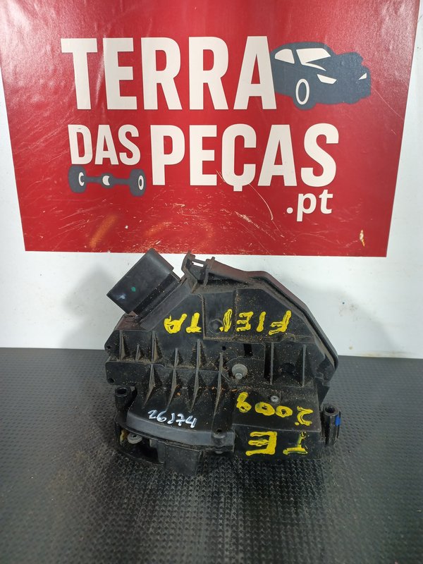 Fecho Porta FORD FIESTA VI TRAZ ESQ 8A6AA26413AF