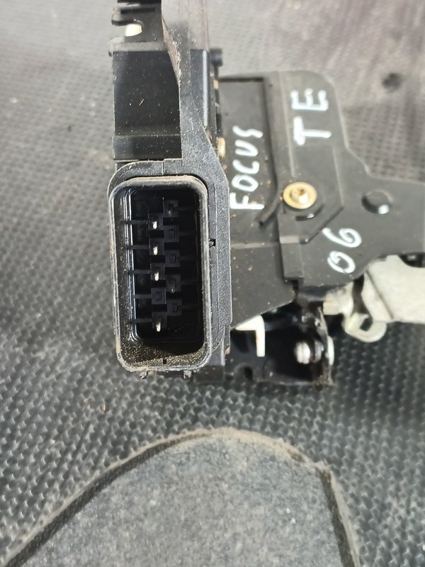 Fecho Porta FORD FOCUS II TRAZ ESQ 4M5AR26413BC