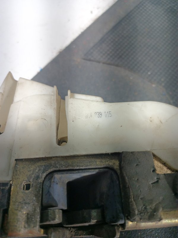 Fecho Porta SEAT IBIZA II TRAZ ESQUERDA 6K4839015