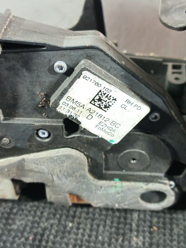 Fecho Porta FORD FOCUS III FRENTE DIR BM51A21812BC