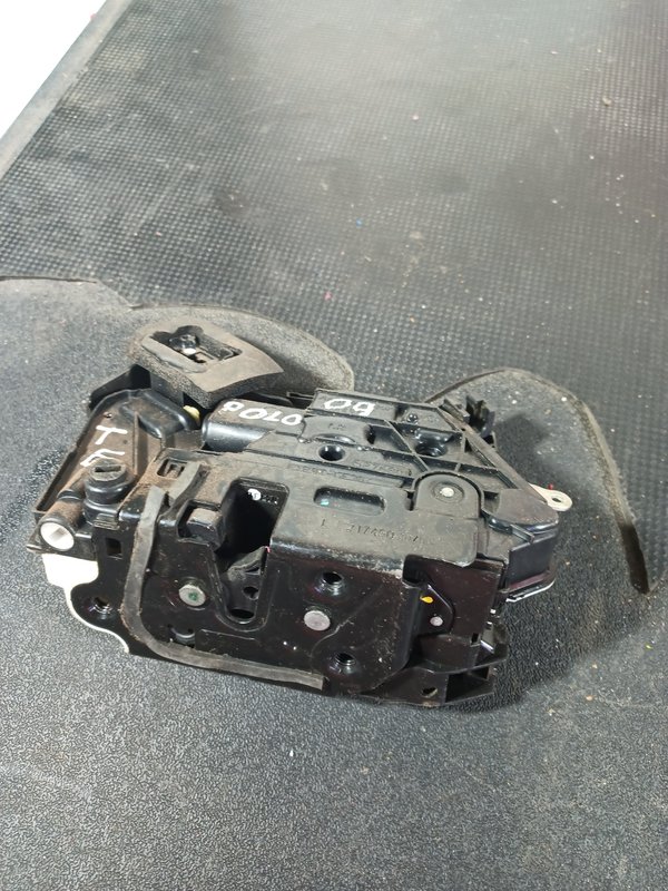 Fecho Porta VW POLO V TRAZ ESQUERDA 5K4839015F