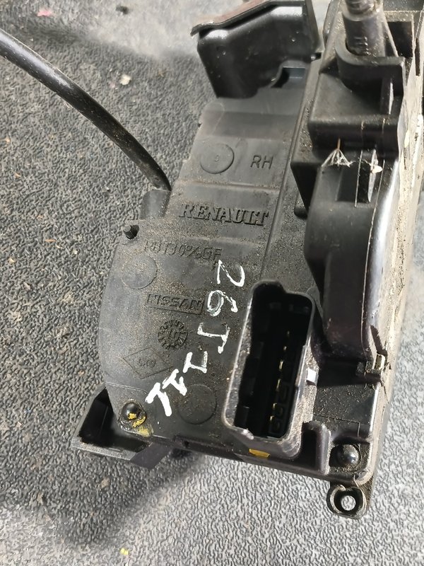 Fecho Porta RENAULT MEGANE III TD 825028873R
