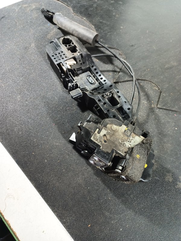 Fecho Porta RENAULT MEGANE III TD 825028873R