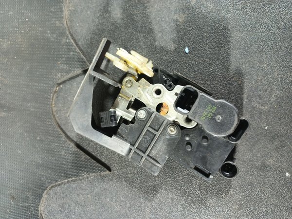 Fecho Porta ALFA ROMEO 156 FE 18110241