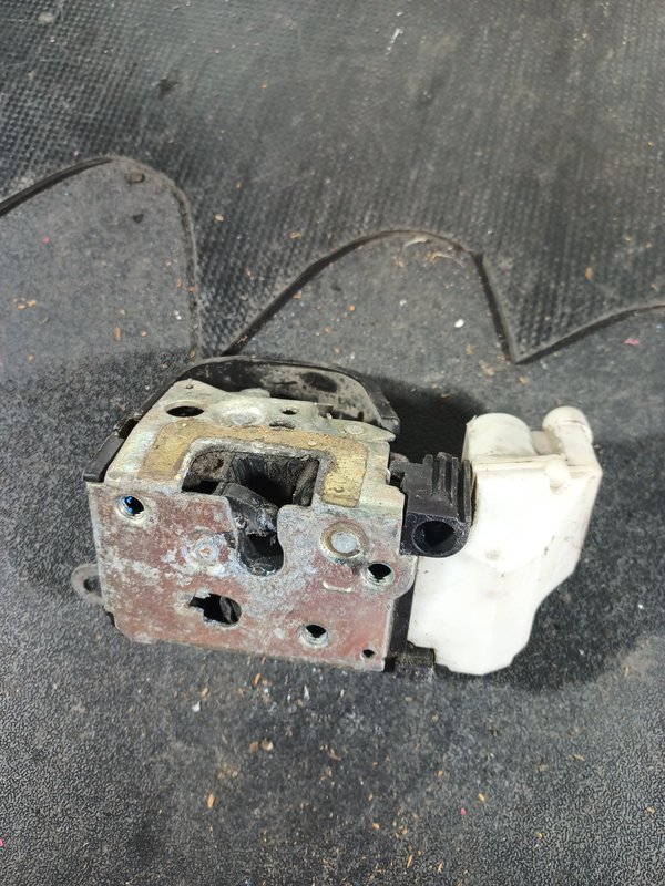 Fecho Porta ALFA ROMEO 147/GT FE 46800416