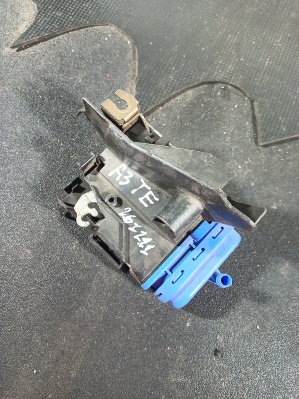 Fecho Porta AUDI A3/A4 TRAS ESQUERDA 8D0839015A