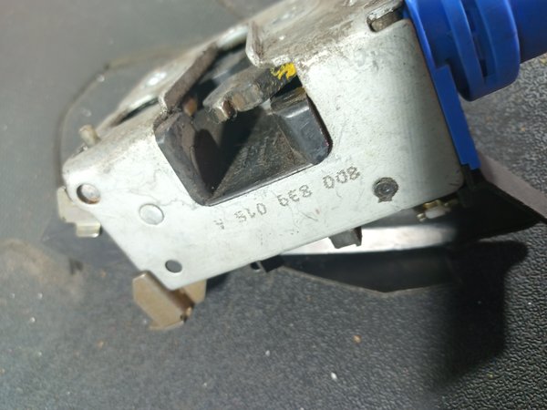 Fecho Porta AUDI A3/A4 TRAS ESQUERDA 8D0839015A