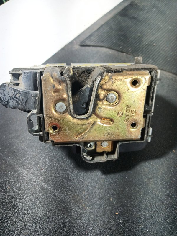 Fecho Porta SEAT IBIZA II TRAZ ESQUERDA 6K4839015B