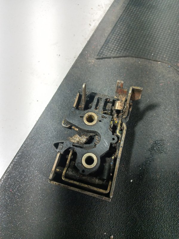 Fecho Porta VW GOLF II FRENTE ESQUERDA 191837015C